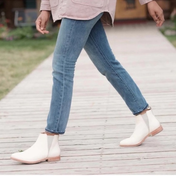 Elegant Beige Women's Ankle Boots - Picture 2 of 3